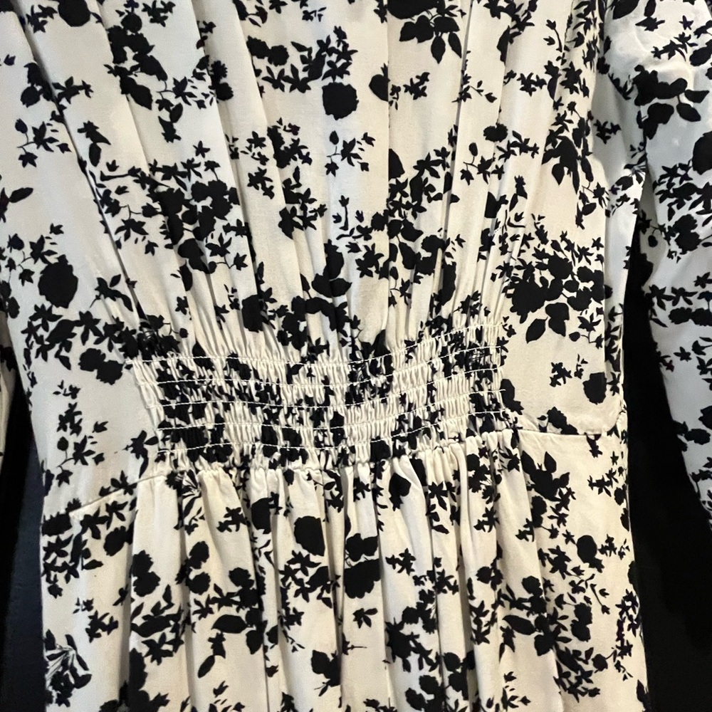 Subtle Puff sleeve Dress - Picture 6 of 12